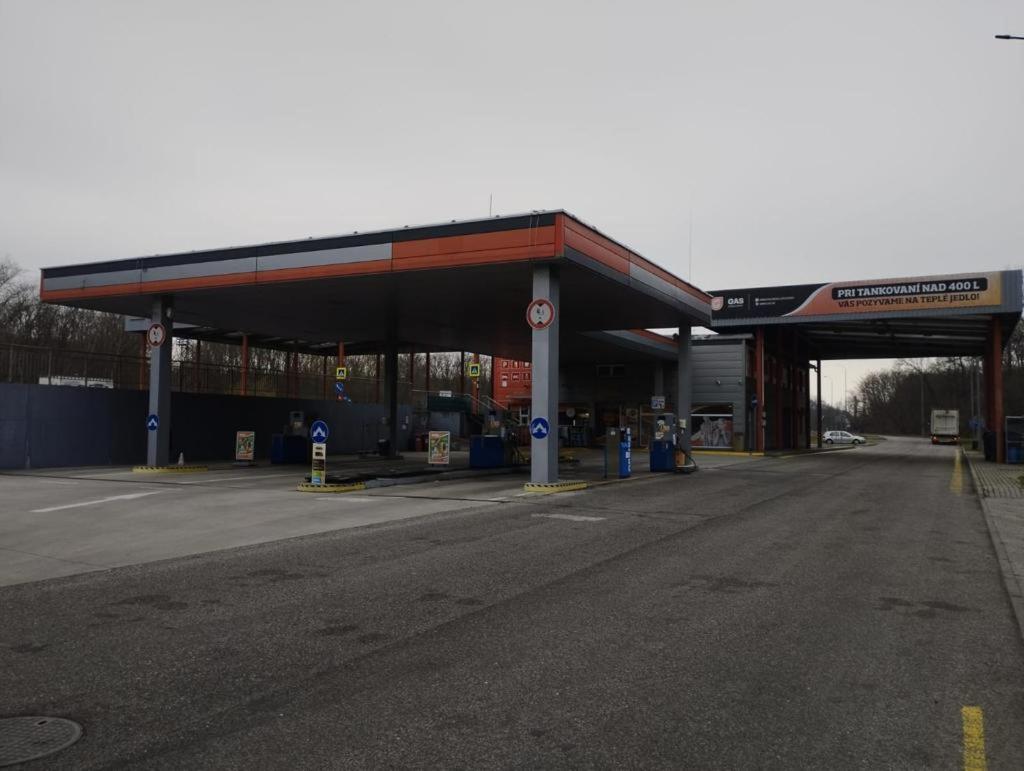 Gas Truck Centrum Holíč Bagian luar foto